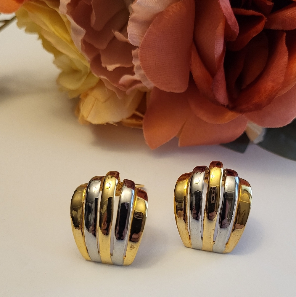 Two Tone Statement Earrings Shell Shape Fluted Chunky Polished Clipon 1"